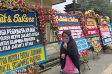 Gerebek Kampung Bahari,...