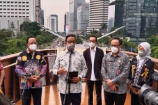 Anies Resmikan JPO Kapal...