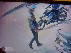 Ditinggal Parkir Beli...