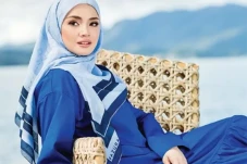 7 Artis Indonesia Keturunan...