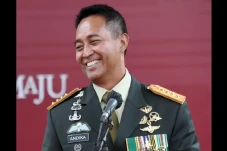 4 Jenderal Lulusan LN,...