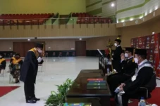 Sempat Kerja di Kios...