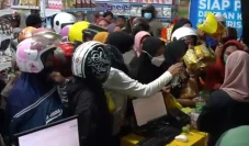 Minyak Goreng Langka,...