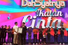 Punya 300.000 Jam Pustaka...