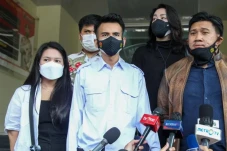 Siap Lawan Ahmad Sahroni,...