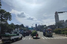 Jalur Puncak Ramai Lancar,...