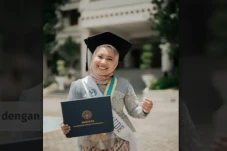 Mahasiswi UNY Ini Lulus...