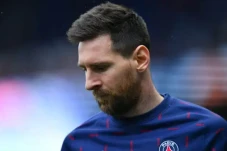 Kontras dengan Ronaldo:...