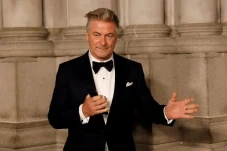 Alec Baldwin Ingin Rampungkan...