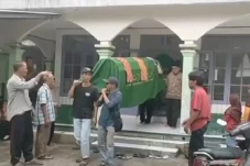 Tangis Pecah Sambut...
