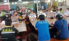 Mengadu ke Polda Jabar,...