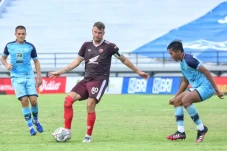 Imbang Lawan Persela...