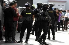 Densus 88 Tangkap 4...