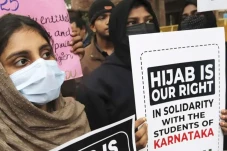 Pengadilan India Perkuat...