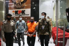 KPK Sita Rp10 Miliar...