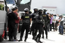 Densus 88 Tangkap 4...
