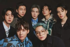 BTS Kembali Tampil di...