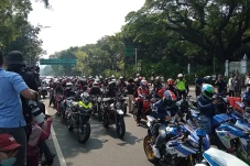 Ratusan Komunitas Motor...