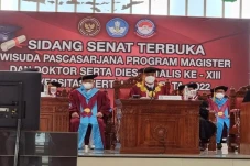 Unhan Gelar Wisuda untuk...