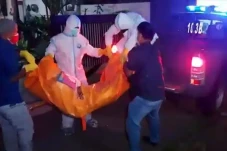 4 Hari Tak Keluar Rumah,...