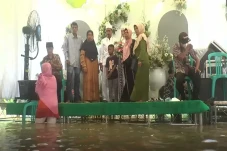 Momen Langka! Pengantin...