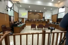 Hadir di Persidangan...