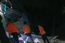 Perbaiki Tiang Retak,...