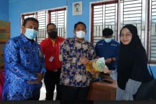 Minyak Goreng Langka,...