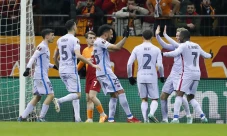 Barcelona Tembus Perempat...