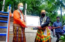 Bupati Fahsar Ziarah...