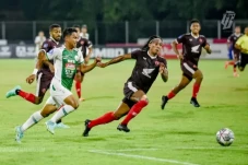 Hadapi Persija, Pelatih...