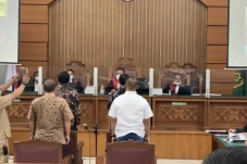 Profil 3 Hakim yang...