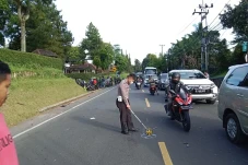 Gagal Menyalip, Tiga...