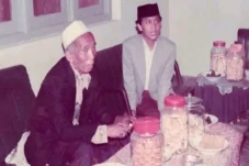 Kisah Kiai Mahrus Aly...