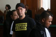 Ahmad Dhani Keluar dari...