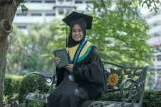 Anna, Wisudawan Terbaik...