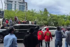 Pemkot Makassar Didesak...