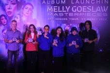 Melly Goeslaw Hadirkan...