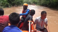 3 Hari, Korban Minibus...