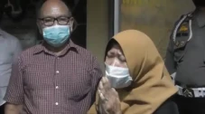 Ibu Kandung Wanita Penabrak...