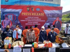 Gudang BBM Oplosan di...