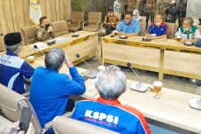 Wakil Ketua DPR Temui...