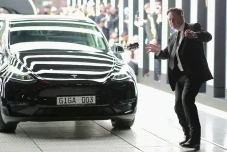 Pabrik Terbesar Tesla...