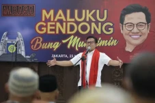 Masyarakat Maluku Gendong...