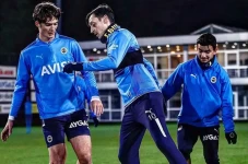 Mesut Ozil Diusir dari...