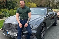 Nyetir Bentley Ugal-ugalan,...