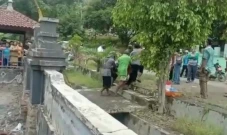Ritual Tolak Hujan di...