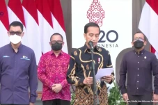 Jokowi Resmikan SPKLU...
