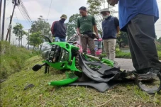 Dua Motor dan Pikap...