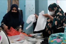 PLN Latih Ibu-ibu Karuwisi...
